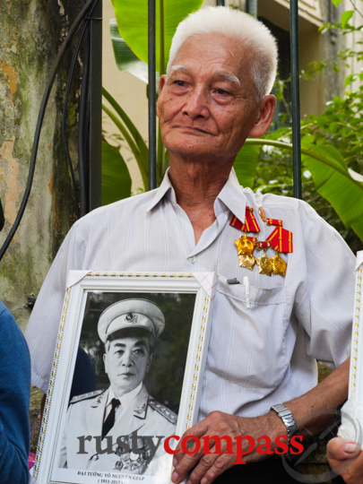 Old soldier mourns General Giap, Hanoi
